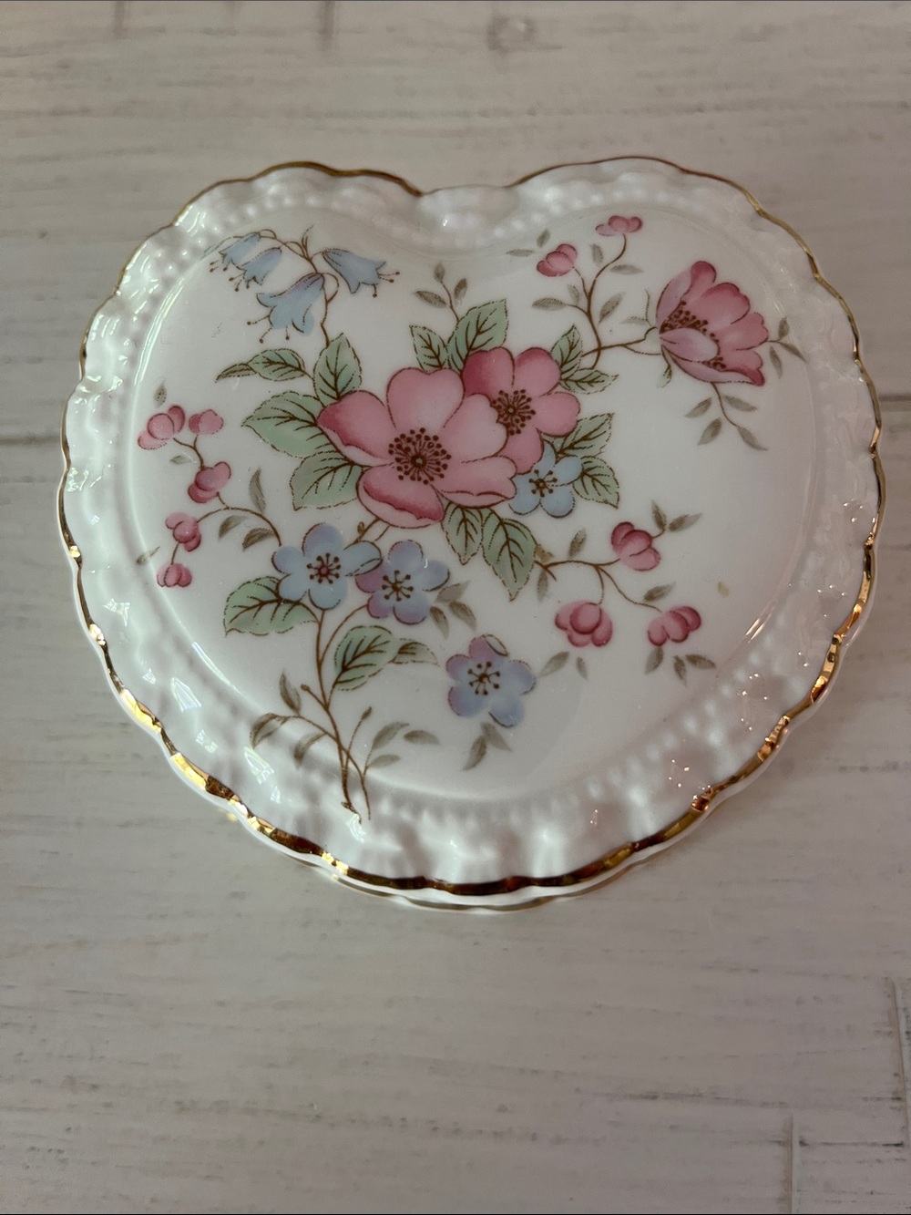Crown bone China heart box